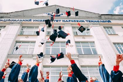 El recién graduado agradeció a sus seres queridos y a sus clientes por siempre apoyarlo