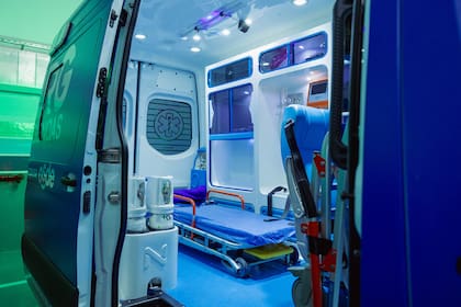 El recién inaugurado Centro Logístico Operativo cuenta con 14 ambulancias que funcionan como unidades móviles de terapia intensiva.