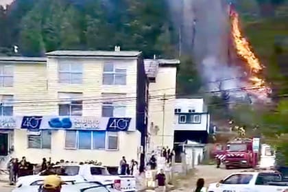 El reciente incendio a un kilómetro del Centro Cívico de Bariloche, en una zona forestal muy próxima al área urbana