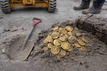 El reciente reporte sobre el hallazgo de doblones de oro durante trabajos de dragado en el Texas City Dike, supuestamente vinculados al botín oculto de Campbell, resultó ser un engaño