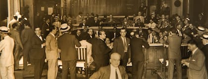 El recinto de operaciones de la Bolsa de Comercio de Buenos Aires en 1938, hoy Viejo Recinto.