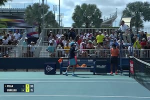 El reclamo de Guido Pella al juez de silla durante el segunda set del duelo ante Varillas, luego de soportar algunos insultos del público