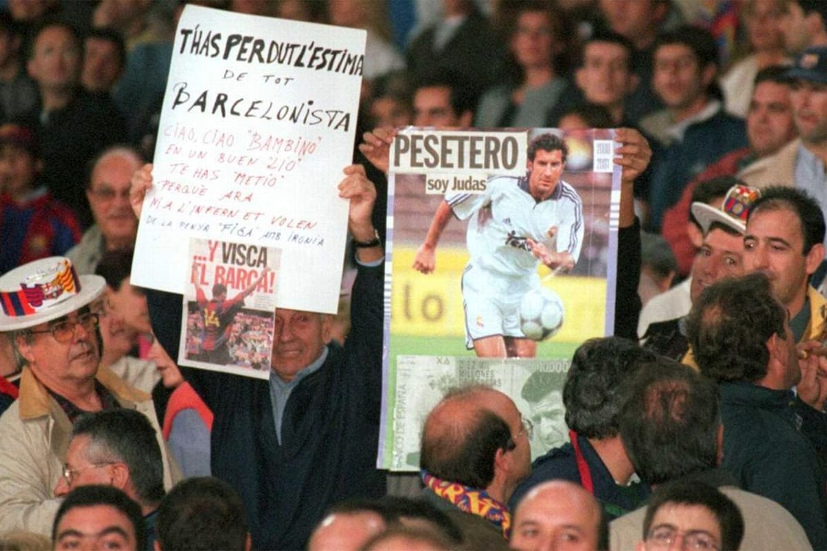El reclamo de los hinchas de Barcelona, para Luis Figo