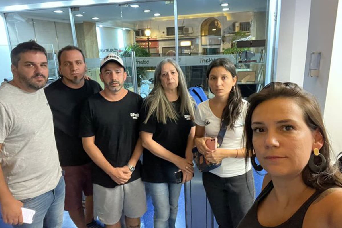 El reclamo de los trabajadores de Télam: “Es una ilegalidad lo que están haciendo”; hay empleados que siguen en una de las oficinas de la redacción