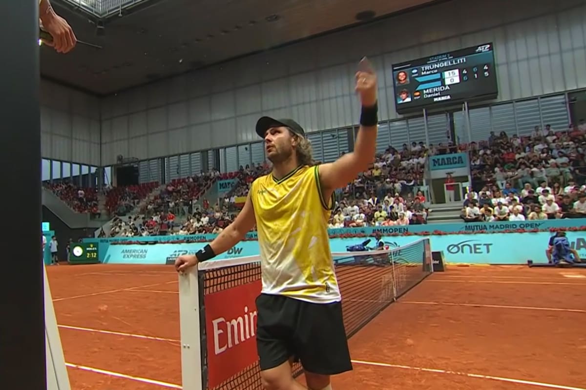 El reclamo de Trungelliti al juez de silla durante el partido contra Mérida en Madrid