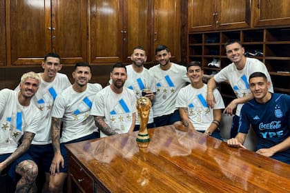 El reclamo del Dibu Martínez a sus compañeros de la selección argentina por una foto en el predio de Ezeiza
