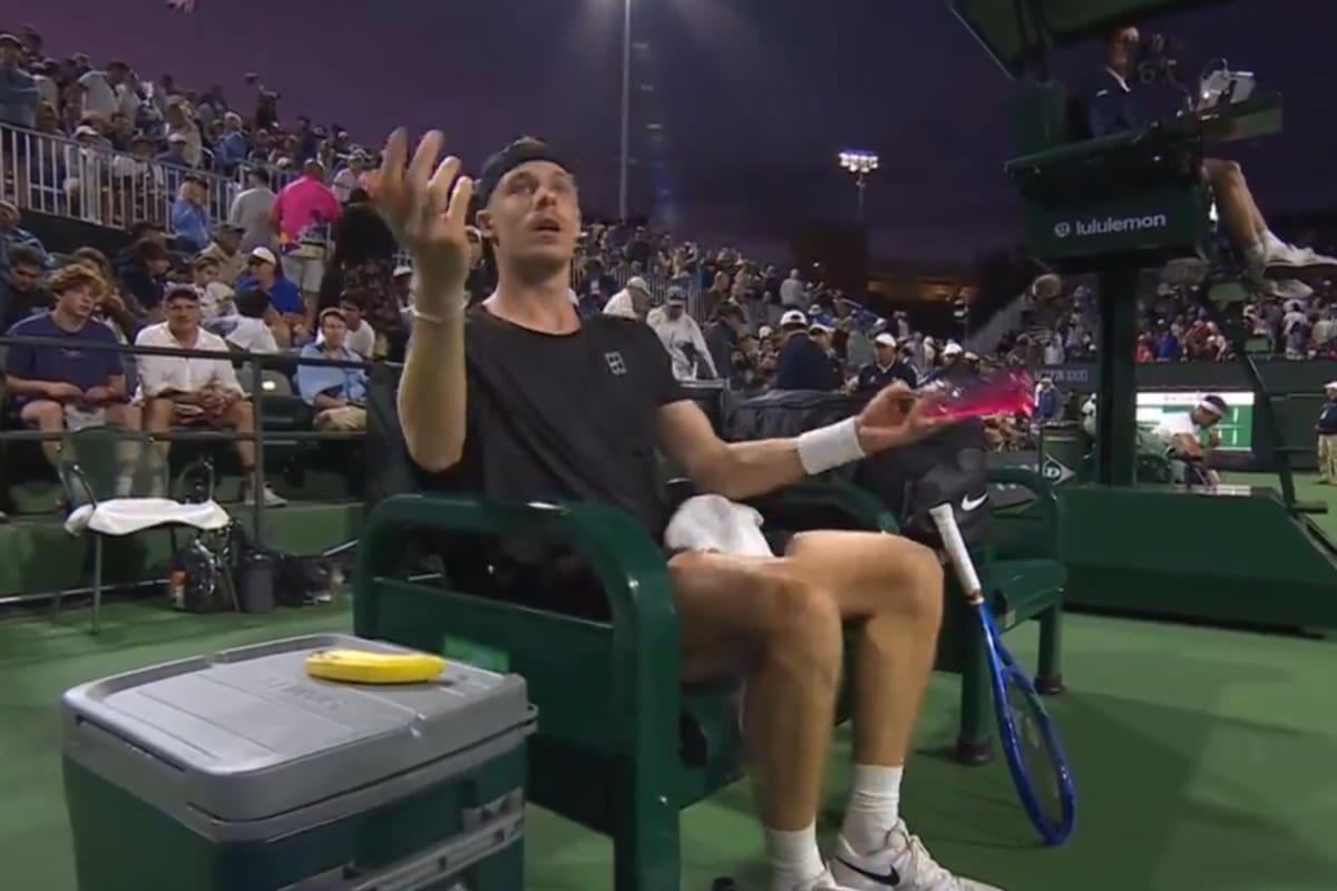 El reclamo repetido de Denis Shapovalov a su equipo en medio del partido que le ganó al argentino Tomás Etcheverry en Indian Wells