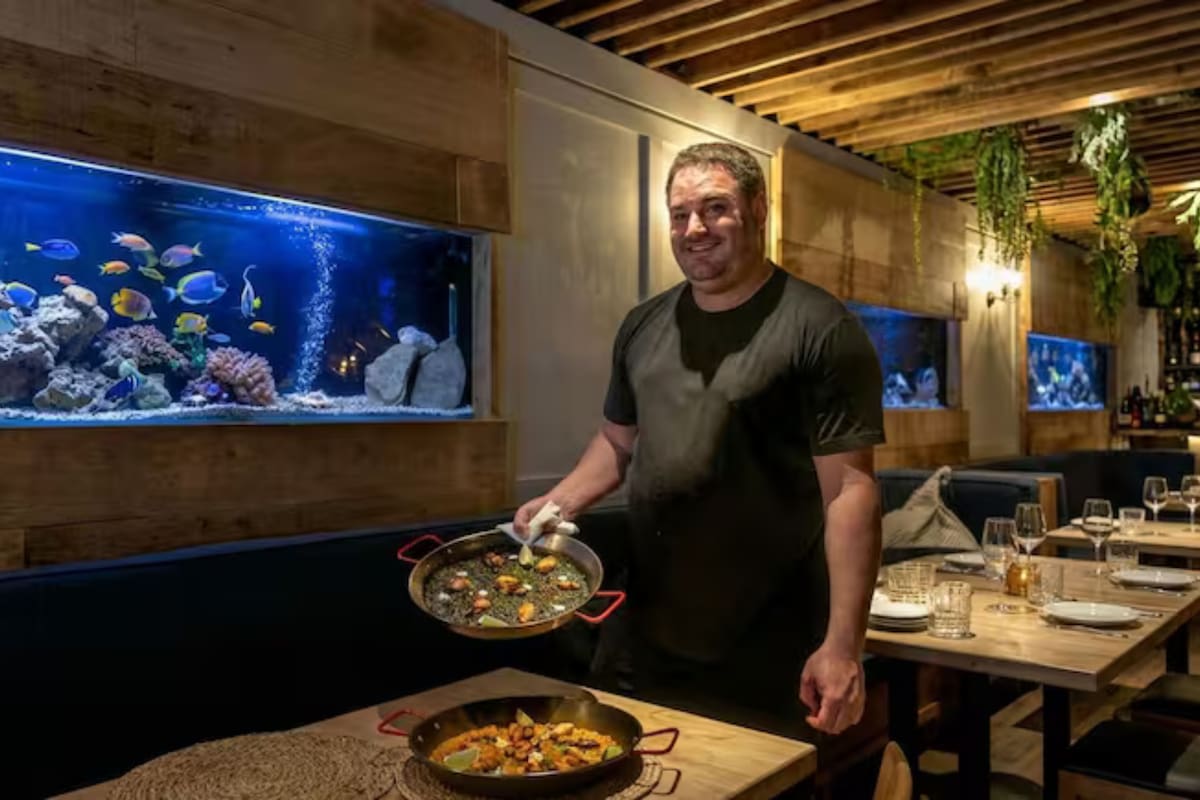 El reconocido chef contó sus secretos para preparar la paella perfecta