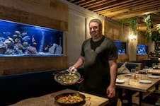 Fran Rosat, chef: “Revolver el arroz arruina todas las paellas porque soltás el almidón y te queda como un risotto”