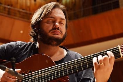 El reconocido guitarrista brasileño ofrece una seguidilla de cinco shows en el Centro Cultural Torquato Tasso.