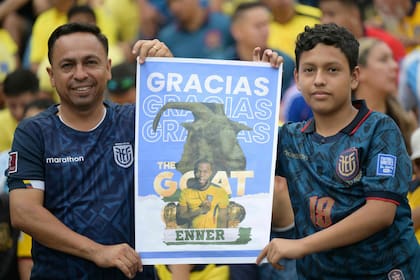 El reconocimiento de los ecuatorianos a Enner Valencia el martes en las tribunas del estadio de Guayaquil, donde cumplió 100 partidos con la camiseta nacional