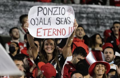 El reconocimiento de los hinchas con Ponzio cuando se retiró como jugador