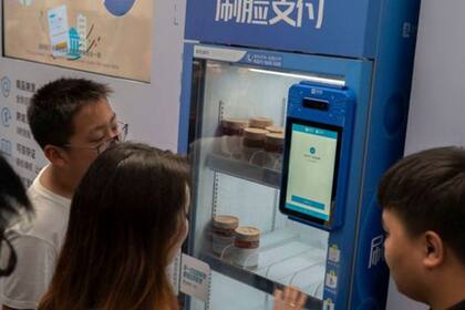 El reconocimiento facial se está convirtiendo cada vez más en parte de la vida cotidiana y las transacciones comerciales en China