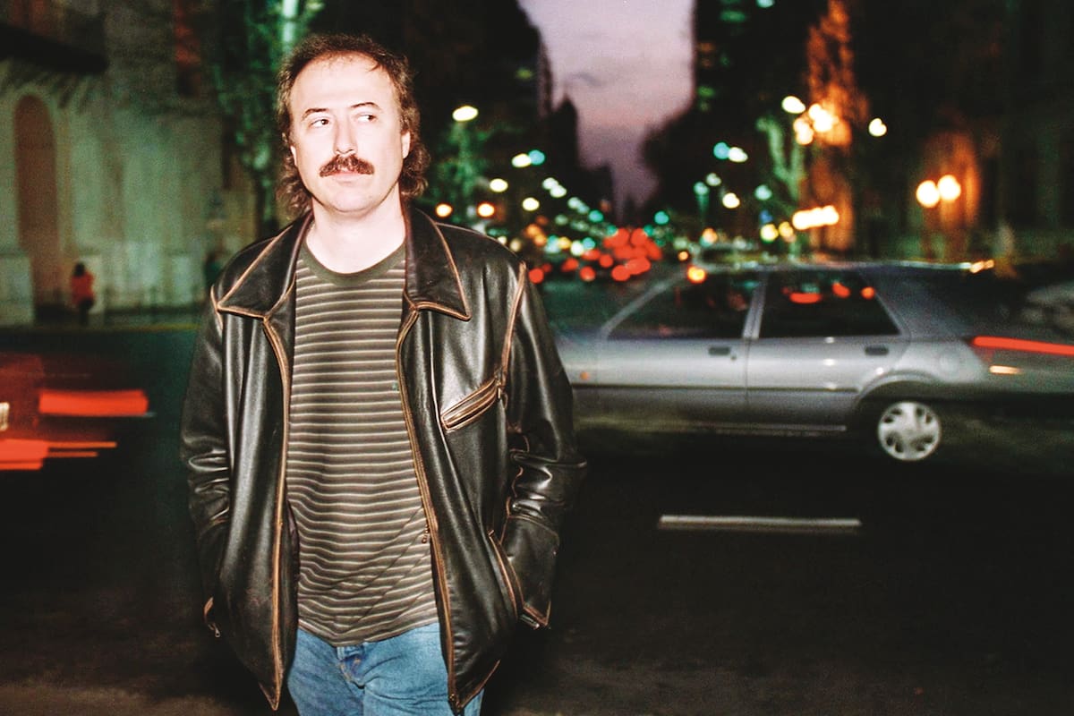 El recordado show en Obras de 1990 marcó un hito en la relación entre el músico montevideano y el público argentino, así como en la notable influencia sobre la cultura popular de nuestro país. Al mismo tiempo, tres libros celebran, desde distintos ángulos, a un artista fundamental