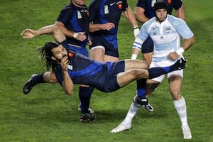 El recordado topetazo de Juan Manuel Leguizamón a Sebastien Chabal en el Mundial de Francia 2007