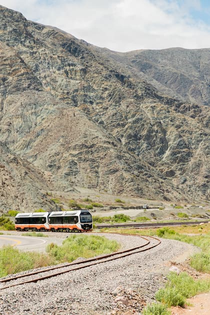 El recorrido del nuevo tren, en una primera etapa, comenzará y finalizará en la estación de Volcán