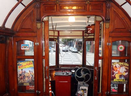 El recorrido del Tramway Histórico de Buenos Aires, de unos 25 minutos, parte de la intersección de Emilio Mitre y José Bonifacio