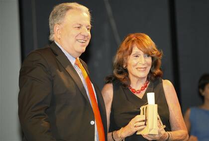 Magdalena Ruiz Guiñazú, distinguida por la UBA