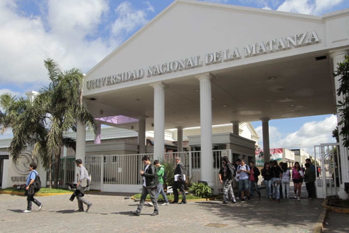 El rector Daniel Martinez sentenció que quien estudia en la UNLaM "debe entender el idioma, tanto para expresarse como para comprender lo que dice"