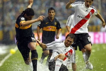 El recuerdo de aquel partido suspendido en 2010: se jugaron 10 minutos y el partido continuó tres días despues; Boca le terminó ganando a River 2-0