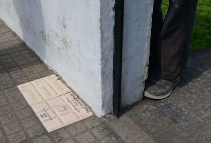 El recuerdo de Jorge Julio López, en la vereda de su casa de Los Hornos