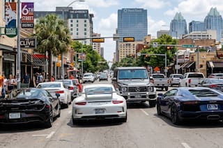 Es abogado y explica el misterio de los autos de lujo en Texas que tienen placas de Montana