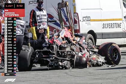 El Red Bull de Verstappen completamente destruido después de la polémica maniobra de Lewis Hamilton.