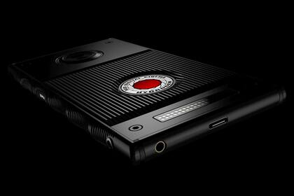 Con un precio estimado entre 1195 y 1595 dólares, el teléfono de RED promete imágenes holográficas y un sistema modular para utilizar lentes de Nikon, Canon y Fuji, entre otros fabricantes de cámaras