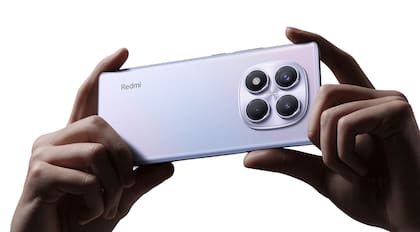 El Redmi Note 14 Pro tiene una batería de 5500 mAh con carga rápida de 45 watts
