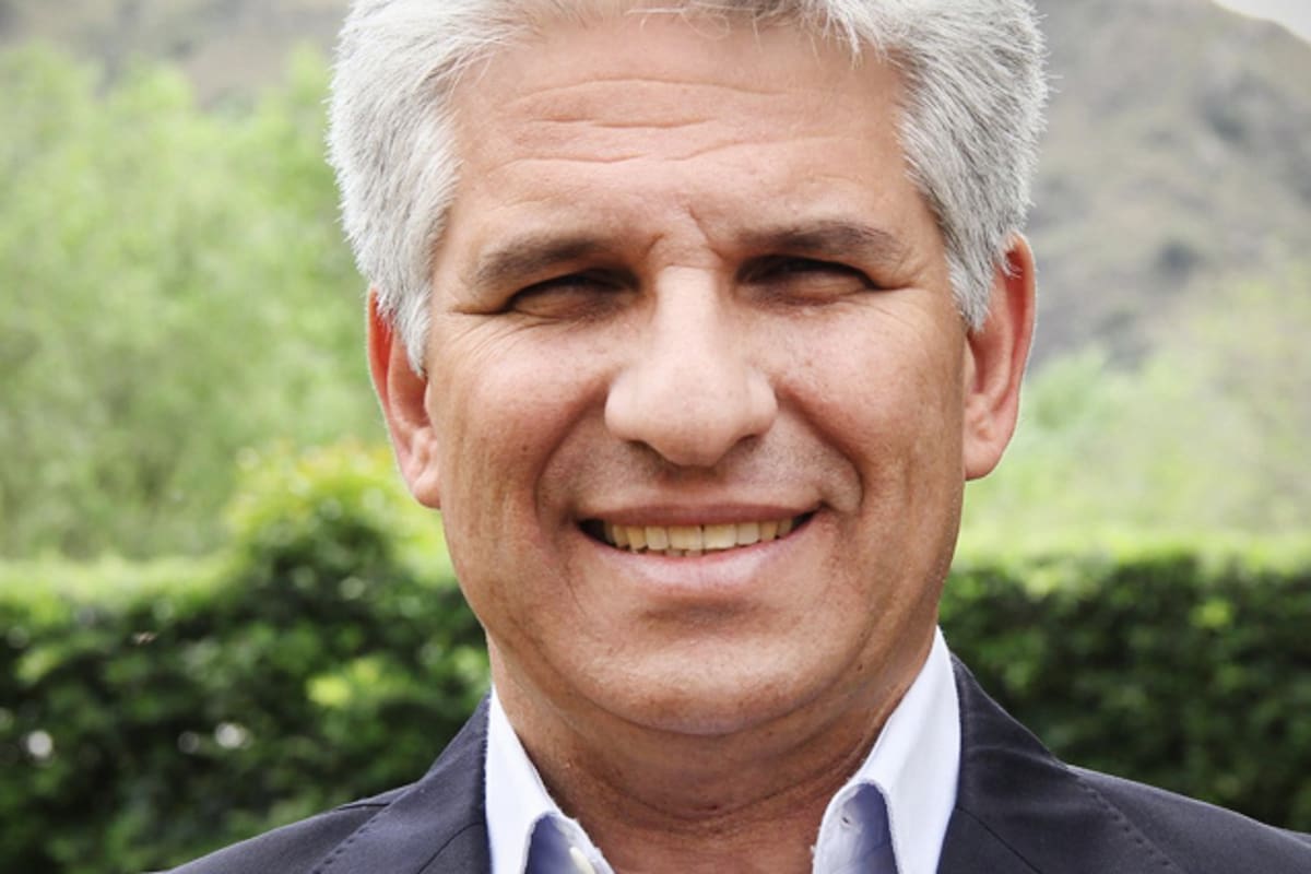 El referente de Cambiemos en San Luis se distancia de los hermanos que conducen la provincia; críticas a Lavagna