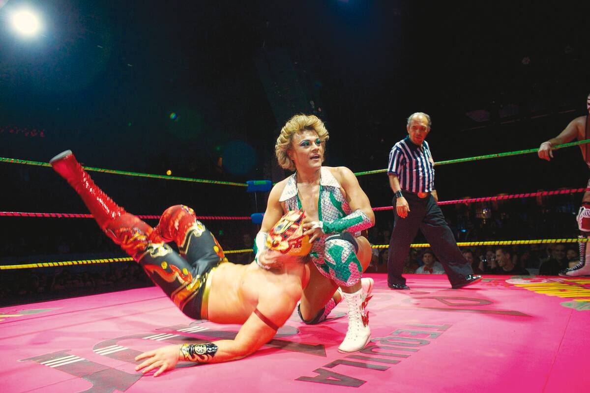 El referente de la lucha libre mexicana cuenta cómo logró combatir los prejuicios bailando a todos en el ring