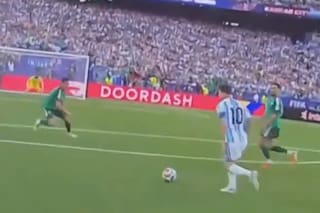 Así fue el gol de Messi contra Argelia desde la cámara del árbitro