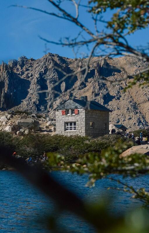 El Refugio Emilio Frey homenajea al primer intendente del Parque Nacional Nahuel Huapi.