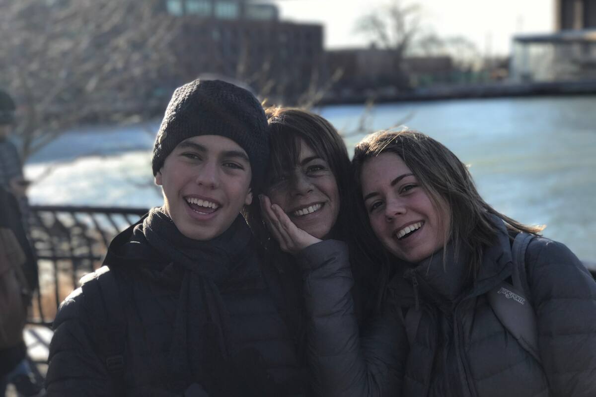 El regalo de María para sus hijos, Marcos y Mary