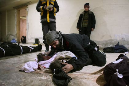 El régimen de Al-Assad, con apoyo de Rusia, bombardea a la población civil; desde el domingo murieron 368 personas