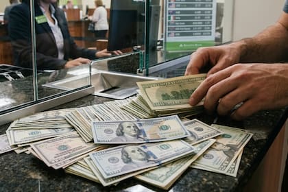 El Régimen Simplificado de Ganancias es una iniciativa que permite usar los dólares guardados "debajo del colchón"