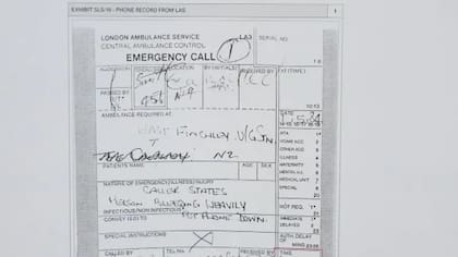 El registro de la ambulancia de 1984 de la misteriosa llamada al 999. La persona que llamó informó que un hombre estaba "sangrando abundantemente" y luego colgó; la llamada se descartó como una falsa alarma. Los fiscales dijeron que se trataba de Michael Stewart, de 15 años