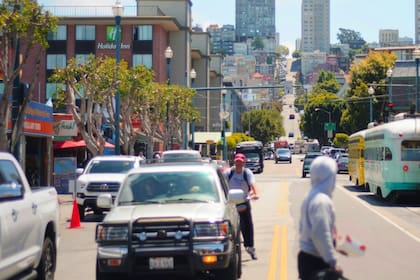 El registro de un vehículo en California es el proceso oficial ante el DMV para legalizar la circulación de un auto y vincular la unidad con un propietario