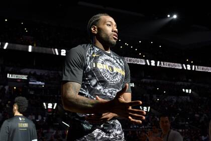 El regreso de Kawhi Leonard es un misterio y sufren los Spurs por su ausencia