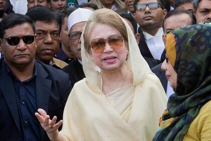 El regreso de la ex primera ministra de Bangladesh, Khaleda Zia aumenta la presión por elecciones