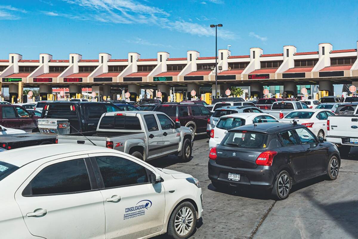 El regreso de los mexicanos autodeportados provocó congestiones de automóviles en la frontera sur de EE.UU.