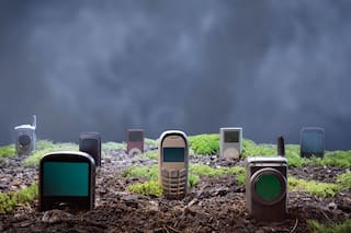 ¿Por qué muchas personas eligen volver a comprar los viejos modelos de celulares?