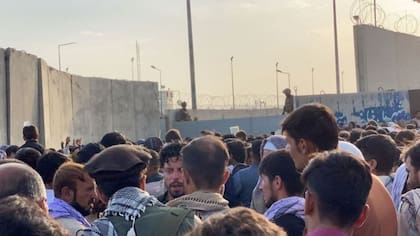 El regreso del Talibán al poder en Afganistán en agosto de 2021 causó pánico y confusión entre las personas que buscaban salir del país