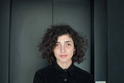 El relato autobiográfico de Mercedes Halfon parte del estrabismo, que afectó a la autora desde la infancia y desliza una teoría de la subjetividad.