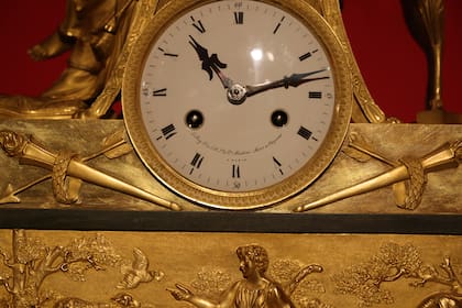 El reloj de chimenea donado por Felipe de la Balze fue realizado a principios del siglo XIX para la madre de Napoléon Bonaparte