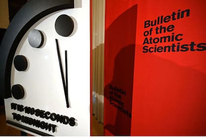 El Reloj del Juicio Final es una herremienta que establecieron científicos atómicos para alertar a la humanidad sobre las amenazas que se ciernen sobre el planeta, como el cambio climático, las armas nucleares y las tecnologías disruptivas