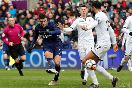 El remate de Erik Lamela para el segundo gol de Tottenham