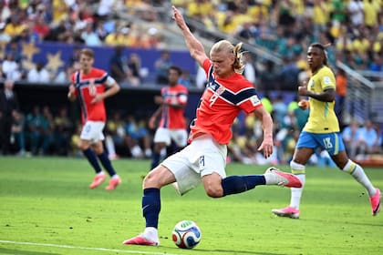 El remate de Erling Haaland para el 2-0 parcial ante Brasil