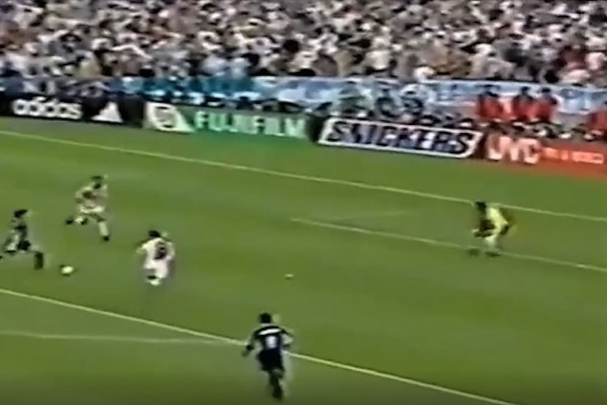 El remate de Gallardo contra Croacia después de una gran apilada, en el Mundial de Francia '98: Argentina fue eliminada en cuartos de final
