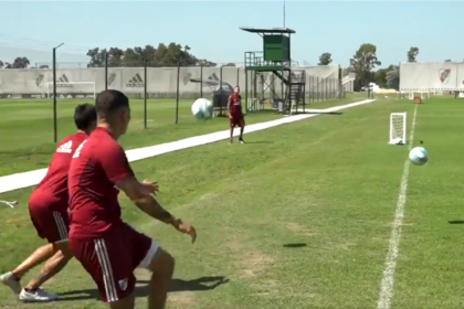 El remate de lujo que el colombiano hizo durante el entrenamiento de River